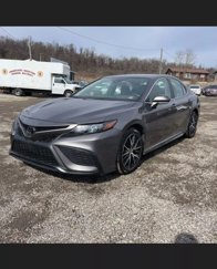 Used 2022 Toyota Camry SE image 1