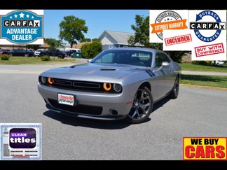 Used 2015 Dodge Challenger SXT image 1