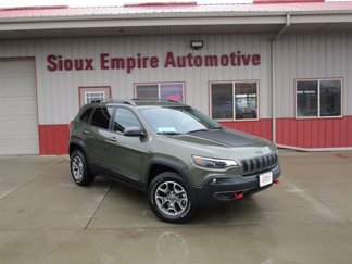 Used 2021 Jeep Cherokee Trailhawk image 1
