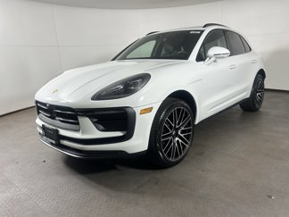 Certified 2025 Porsche Macan image 1
