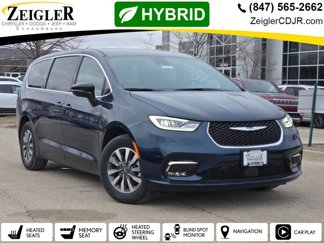 New 2025 Chrysler Pacifica Select image 1
