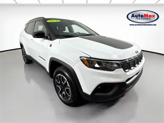 Used 2024 Jeep Compass Trailhawk image 1