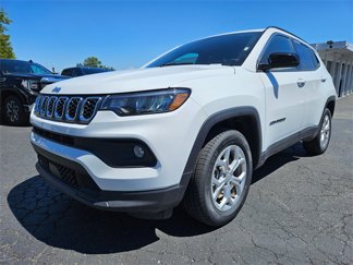 Used 2024 Jeep Compass Latitude image 1