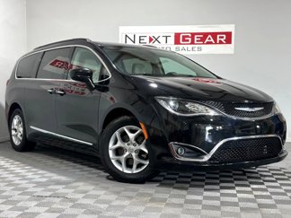 Used 2017 Chrysler Pacifica Touring-L w/ Tire & Wheel Group image 1