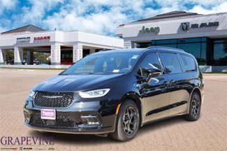 New 2025 Chrysler Pacifica Select image 1