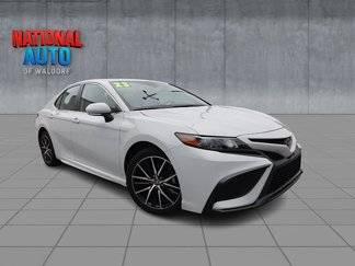 Used 2023 Toyota Camry SE image 1