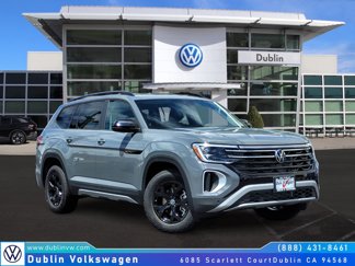 New 2025 Volkswagen Atlas Peak Edition SE image 1