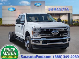 New 2026 Ford F350 4x4 Crew Cab DRW Super Duty image 1