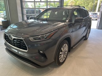 New 2025 Toyota Highlander Platinum image 1