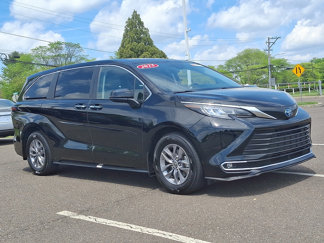 Certified 2023 Toyota Sienna XLE image 1