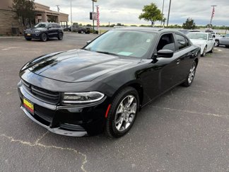 Used 2017 Dodge Charger SXT image 1
