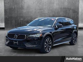Used 2023 Volvo V60 B5 Cross Country Ultimate image 1