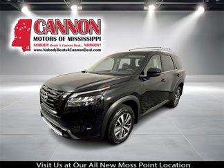 New 2025 Nissan Pathfinder SL image 1