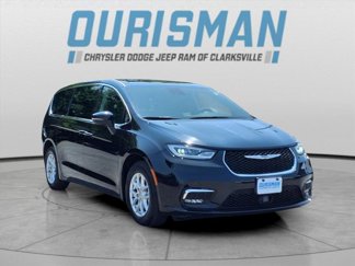 Used 2023 Chrysler Pacifica Touring-L image 1