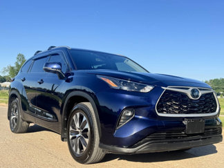 Used 2022 Toyota Highlander XLE image 1