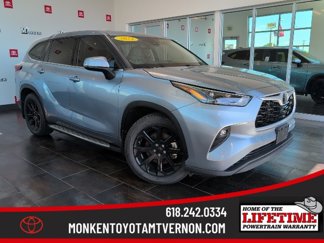 Used 2022 Toyota Highlander LE image 1