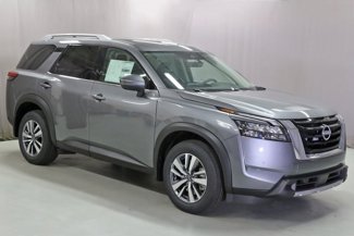 New 2025 Nissan Pathfinder SL image 1