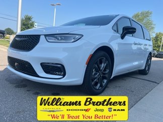 New 2026 Chrysler Pacifica Select image 1