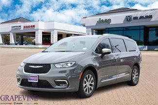 New 2025 Chrysler Pacifica Pinnacle image 1