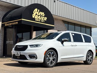 New 2025 Chrysler Pacifica Pinnacle w/ Trailer Tow Group image 1