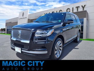 Used 2023 Lincoln Navigator Reserve image 1