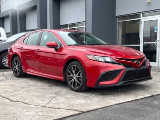 Used 2021 Toyota Camry SE image 1