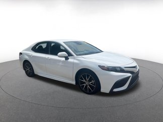 Used 2024 Toyota Camry SE image 1