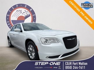 Used 2023 Chrysler 300 Touring image 1