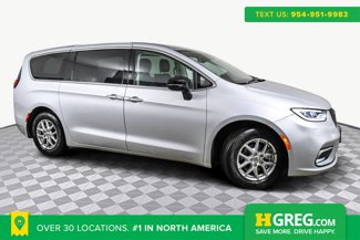 Used 2024 Chrysler Pacifica Touring-L image 1