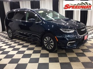 Used 2022 Chrysler Pacifica Touring-L w/ Uconnect Theater Family Group image 1