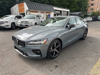 Used 2024 Volvo S60 B5 Core image 1
