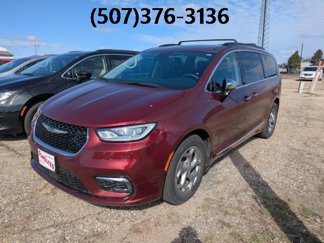 Used 2023 Chrysler Pacifica Limited image 1