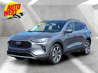 Used 2023 Ford Escape Platinum image 1