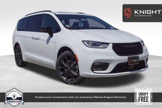New 2025 Chrysler Pacifica Limited w/ Uconnect Theater Family Group image 1