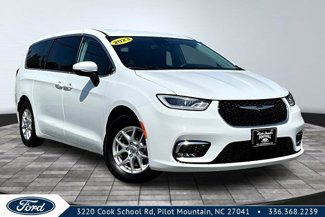 Used 2023 Chrysler Pacifica Touring-L image 1