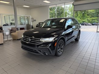 Used 2022 Volkswagen Tiguan SE w/ Panoramic Sunroof Package image 1