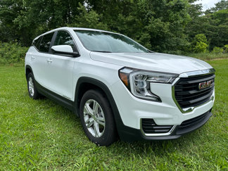 Used 2024 GMC Terrain SLE image 1