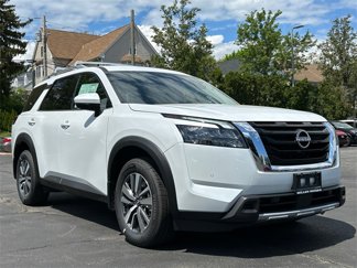 New 2025 Nissan Pathfinder SL image 1