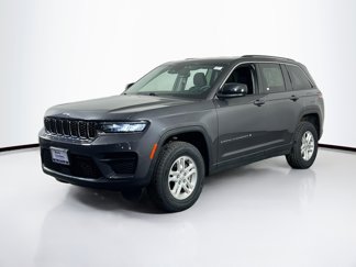 Used 2023 Jeep Grand Cherokee Laredo image 1
