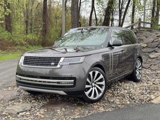 Used 2025 Land Rover Range Rover SE image 1