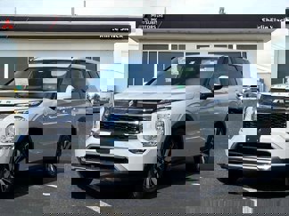 New 2025 Mitsubishi Outlander SE image 1