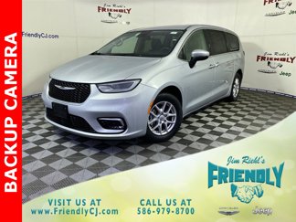 Used 2023 Chrysler Pacifica Touring-L image 1