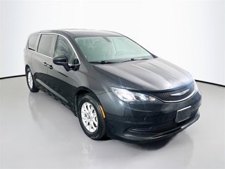 Used 2022 Chrysler Voyager LX image 1