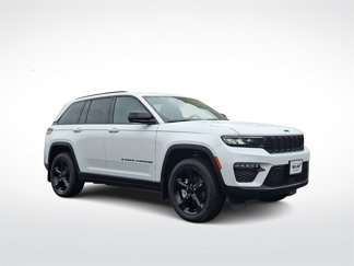 Used 2025 Jeep Grand Cherokee Limited w/ Black Appearance Package image 1