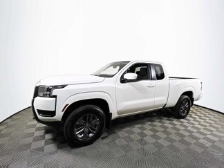 Certified 2025 Nissan Frontier SV image 1