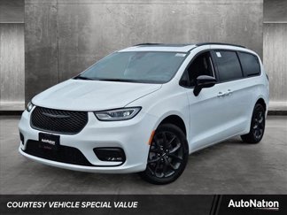 New 2024 Chrysler Pacifica Limited w/ Uconnect Theater Family Group image 1