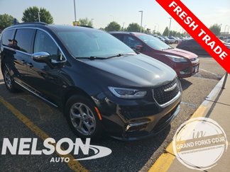 Used 2023 Chrysler Pacifica Limited image 1