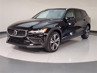 Used 2024 Volvo V60 B5 Cross Country Plus image 1