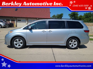 Used 2019 Toyota Sienna LE image 1