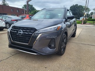 Used 2023 Nissan Kicks SR image 1